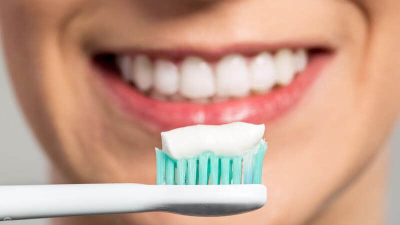 درمان خانگی دندان درد - مسواک بزنید