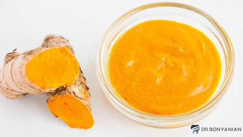 Treating toothache with turmeric