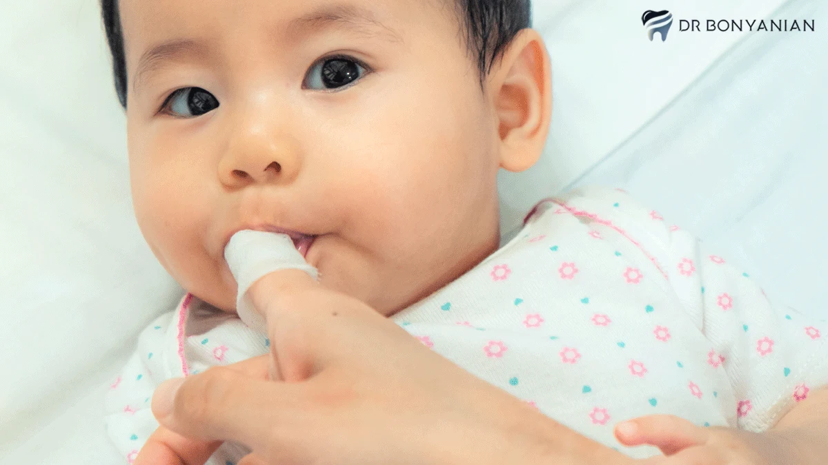 نحوه تمیز کردن دندان های شیری کودکان​