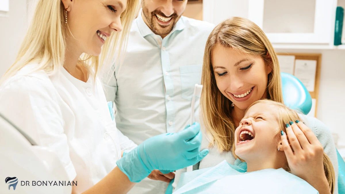 نقش خانواده در آمادگی کودک برای اولین معاینه دندانپزشکی چیست؟