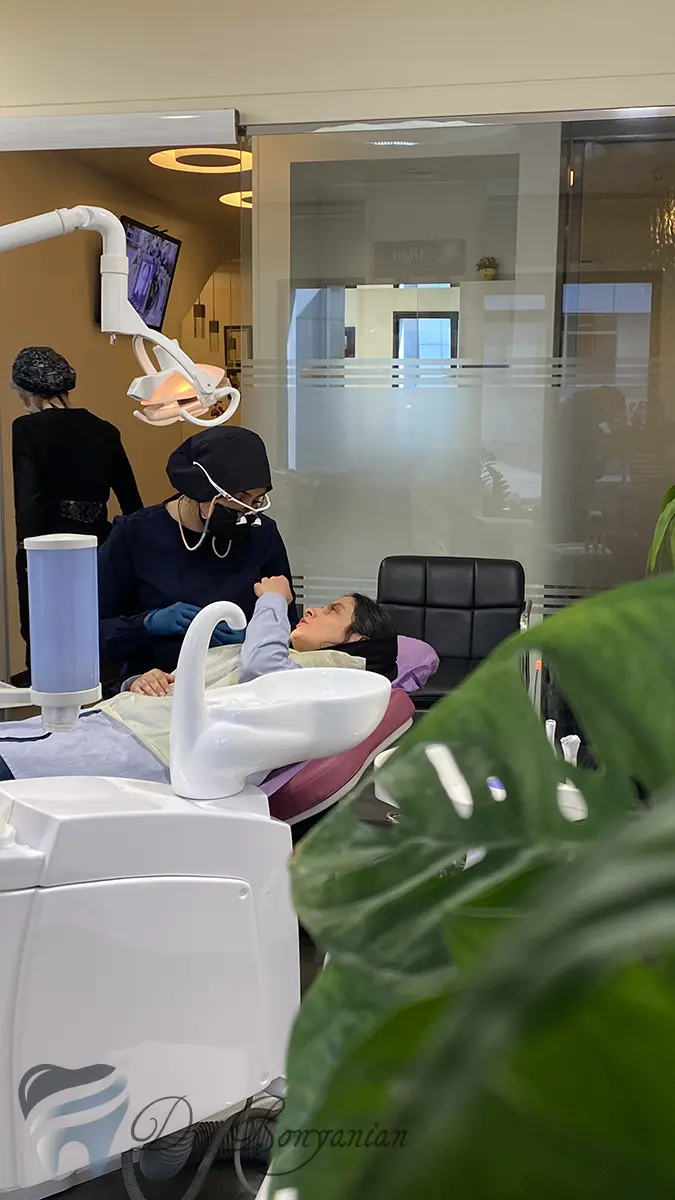 خصوصیات و امکانات دندانپزشکی دکتر بنیانیان